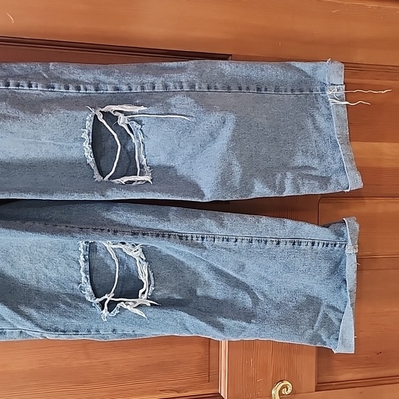 Like new distressed jeans - Picture 2 of 7